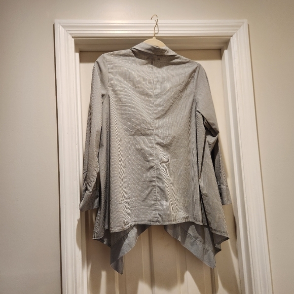 Comfy USA womens black and white  striped button down blouse. - Picture 9 of 11